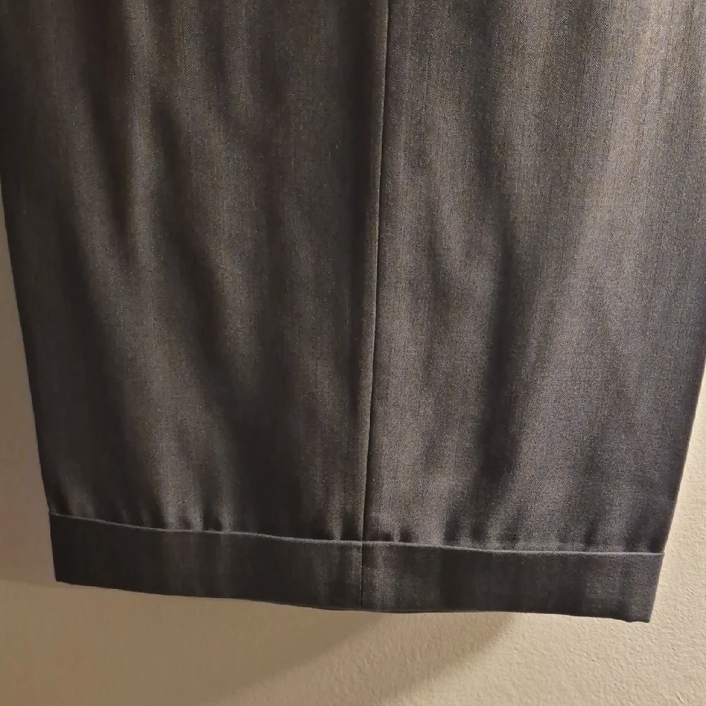 Elegant 3 Piece Double-Breasted Suit - Picture 9 of 11